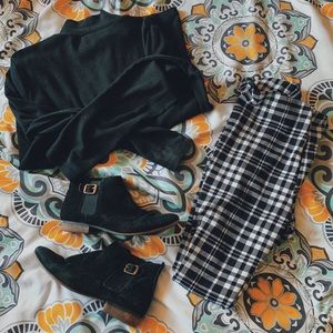 Black and white gingham leggings